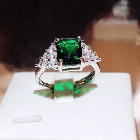 Elegant Vintage Beautiful Square Shape Green Gem Rings