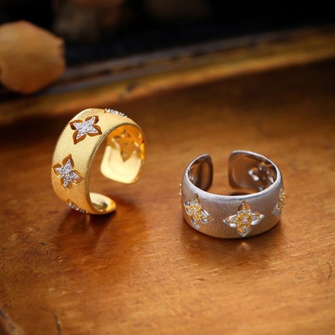 Gold-tone Clover Ring – Crystal-look Open Band, Adjustable